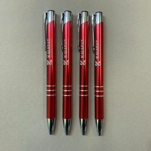 Печать логотипа на красной ручке